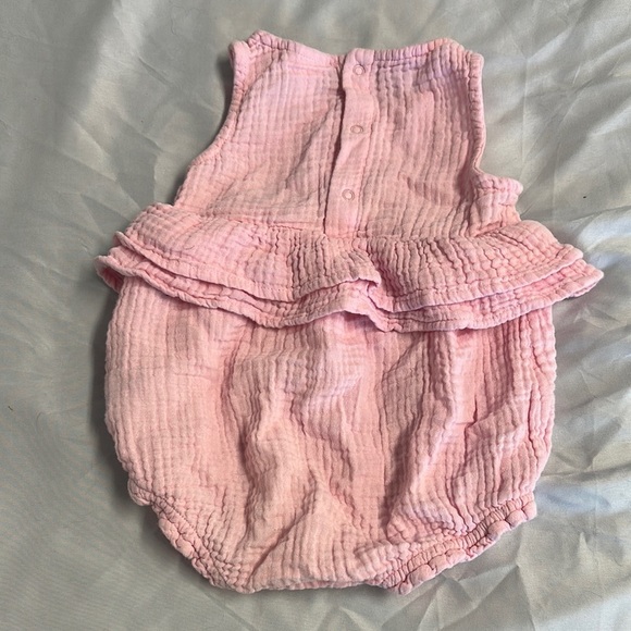 Cat & Jack - Soft Pink Baby Romper Outfit - Picture 3 of 3